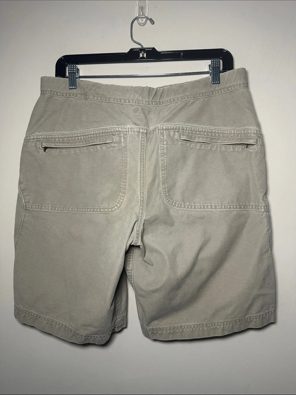 Mountain Hardware Men's Casual Cargo Shorts in Khaki with Built-In Belt